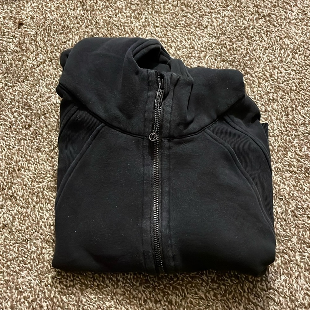 Black lululemon scuba